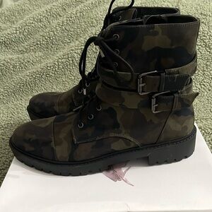 Jessica Simpson camo ankle boots size 10
